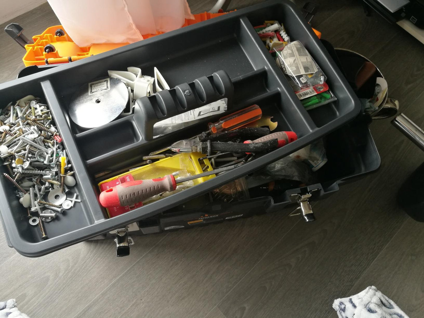 Caisse à outils 22 pouces
